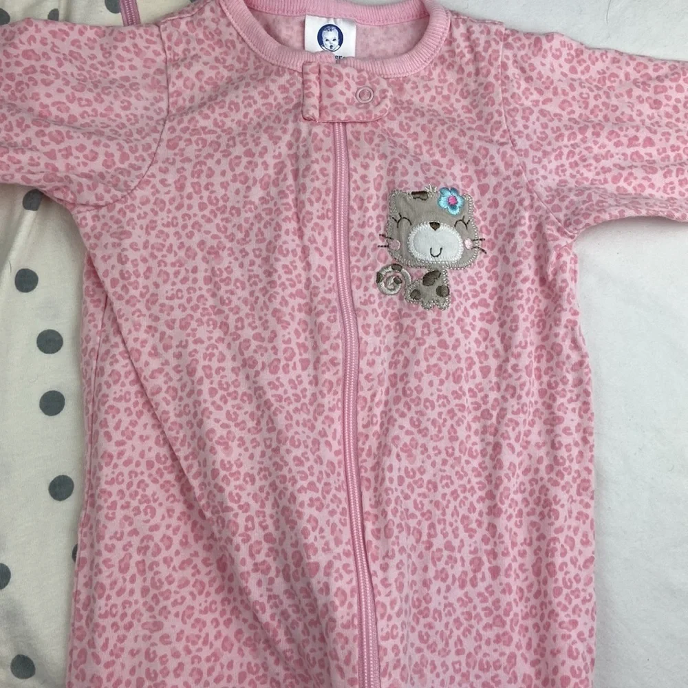 Lot of four (4) Baby Girl Gerber’s 0-3 month footie onesie pajamas